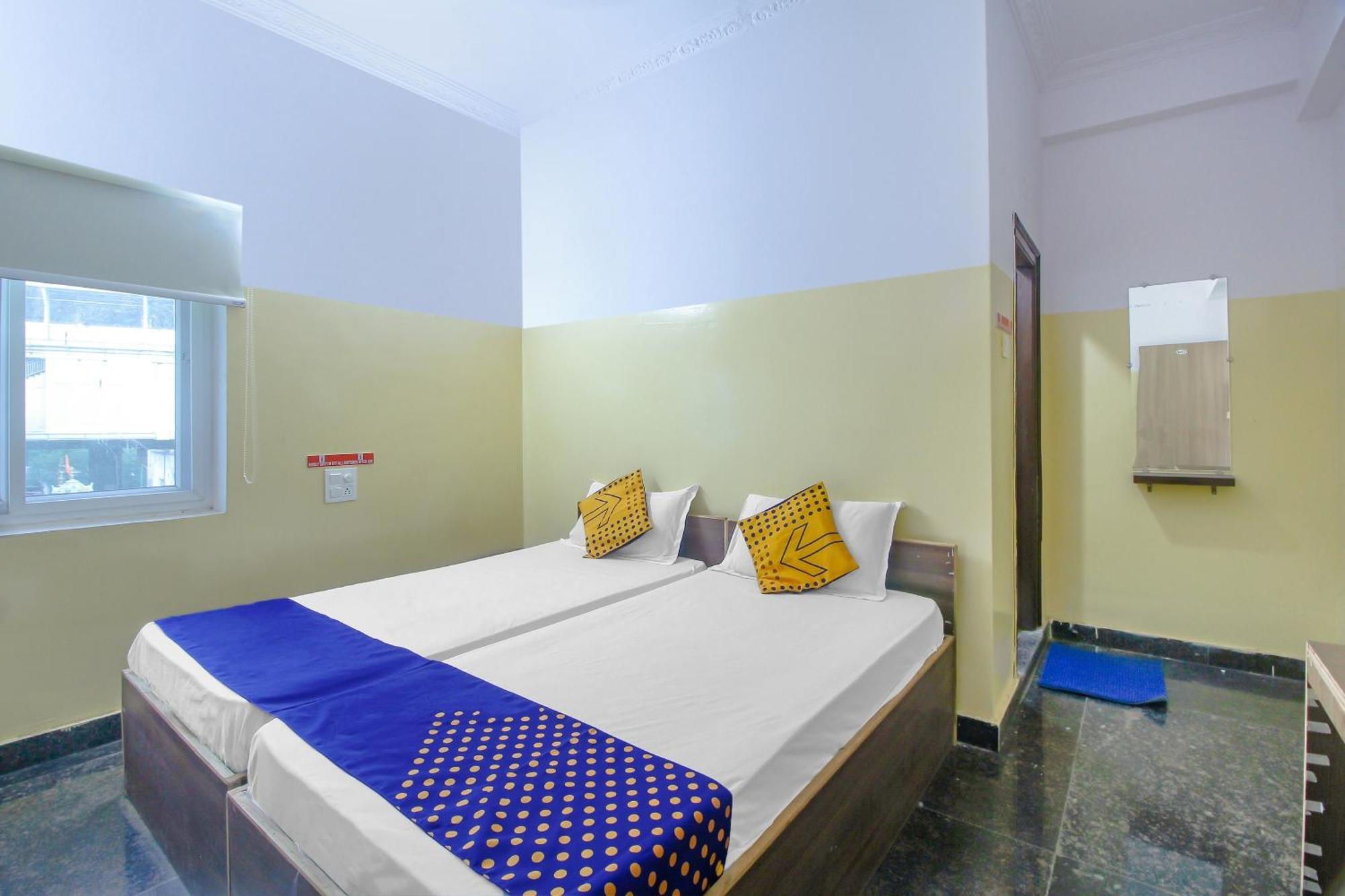 Spot On 81775 Mohit Gokul Lodge New Luxury Room'S Near Secunderabad Railway Station Lālāguda Eksteriør billede