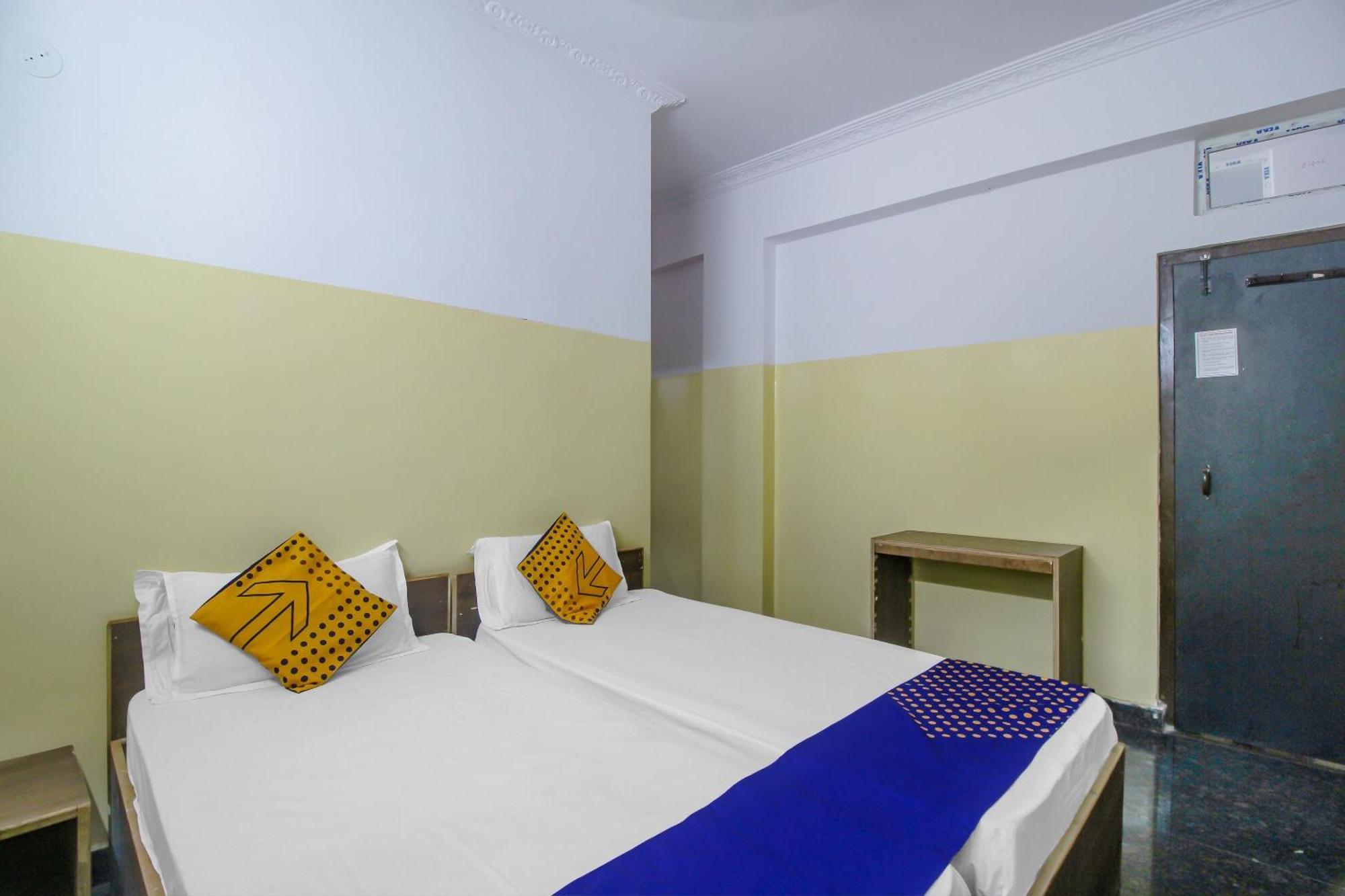 Spot On 81775 Mohit Gokul Lodge New Luxury Room'S Near Secunderabad Railway Station Lālāguda Eksteriør billede