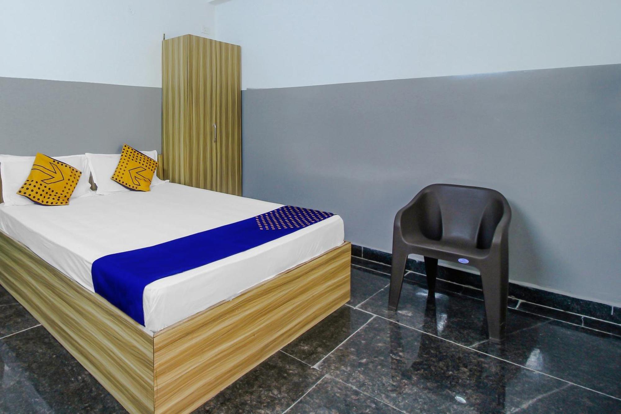 Spot On 81775 Mohit Gokul Lodge New Luxury Room'S Near Secunderabad Railway Station Lālāguda Eksteriør billede