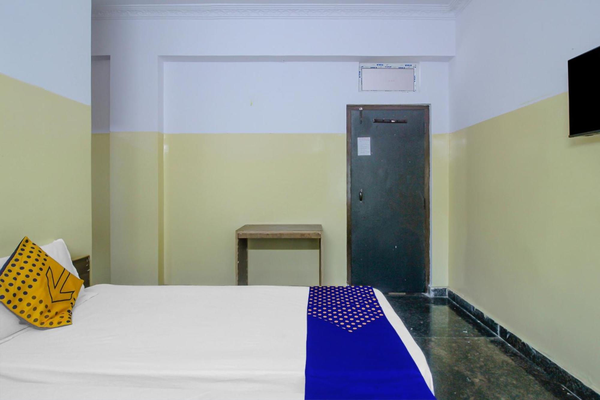 Spot On 81775 Mohit Gokul Lodge New Luxury Room'S Near Secunderabad Railway Station Lālāguda Eksteriør billede