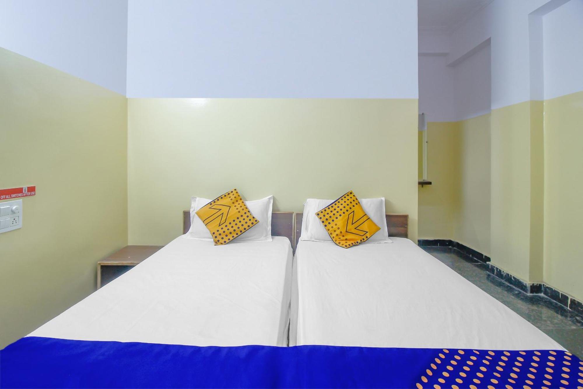 Spot On 81775 Mohit Gokul Lodge New Luxury Room'S Near Secunderabad Railway Station Lālāguda Eksteriør billede