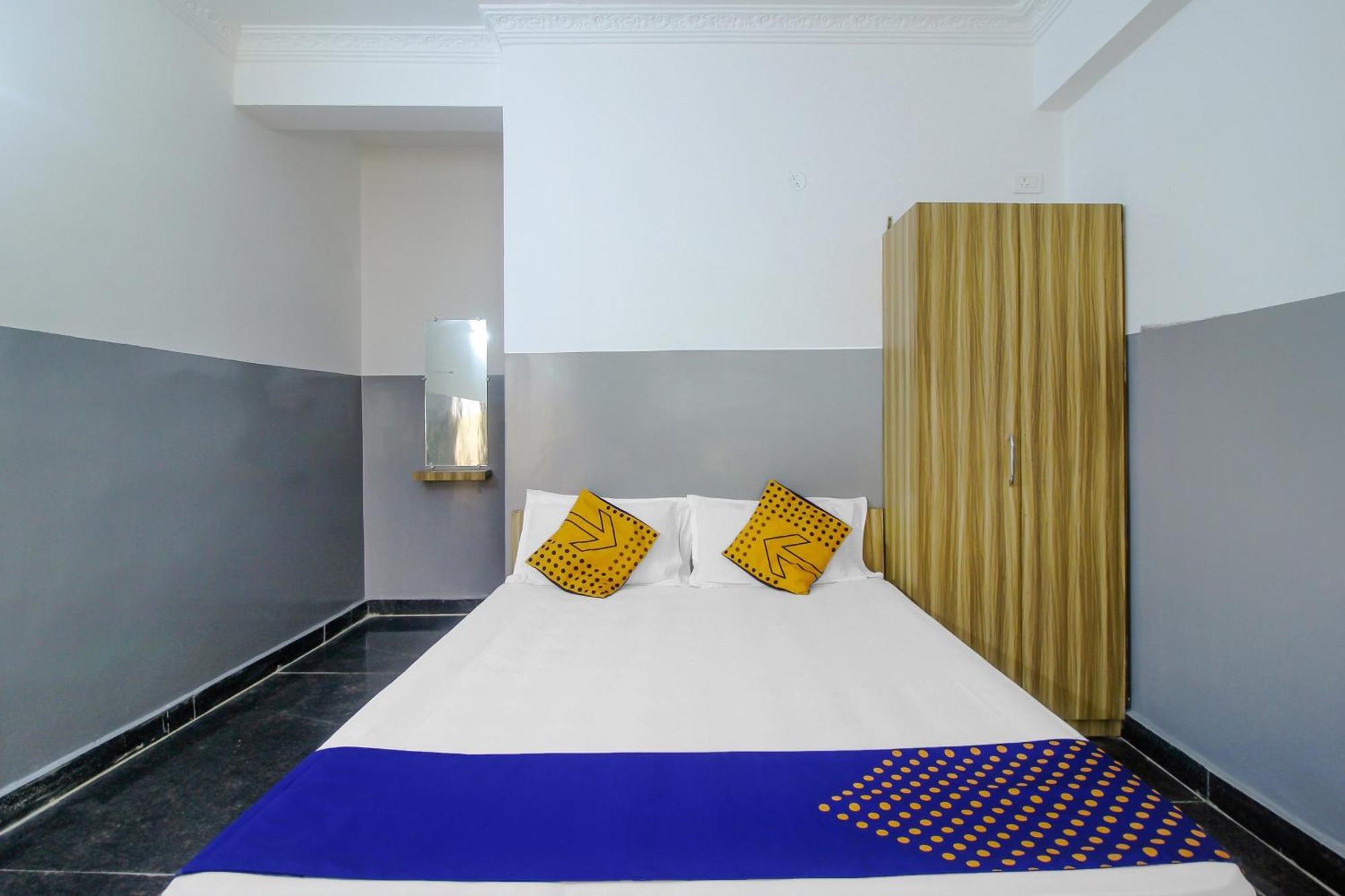 Spot On 81775 Mohit Gokul Lodge New Luxury Room'S Near Secunderabad Railway Station Lālāguda Eksteriør billede